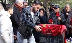 Eskişehirspor'un efsane kalecisi Sinan Alağaç vefatının 40. yılında unutulmadı!