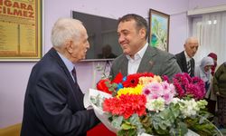 Vali Sözer’den huzurevindeki emekli öğretmenlere anlamlı ziyaret