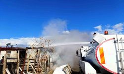 Ahır yangını büyümeden söndürüldü