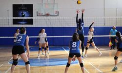 Bilecik’te öğrenciler sahada ter döküyor