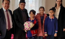 Minik öğrencilerden emekli öğretmenlere anlamlı ziyaret