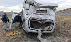 Hafif ticari araçların çarpıştığı kaza 7 kişi yaralandı