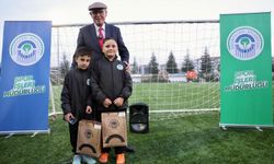 Kazım Kurt, minik sporcularla sahada buluştu