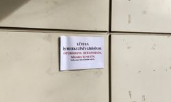 Eskişehir'de iş merkezi girişinde dikkat çeken yazı!