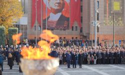 10 Kasım’da Eskişehirliler Ulu Önderi rahmetle andı!