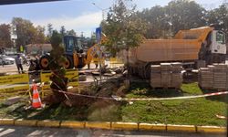 Eskişehir’de Ulus Meydanı’nda kaldırım çalışmaları hız kazandı!