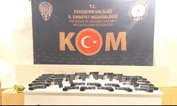 Eskişehir’de çekicideki araçtan cephanelik çıktı!