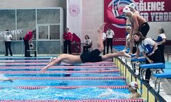 Eskişehir’de gençler yüzme il birinciliği devam ediyor