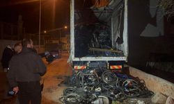 Eskişehir'de park halindeki kamyon alev aldı