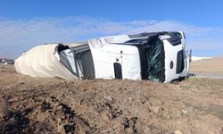 Afyon'da kalorifer peteği yüklü tır devrildi