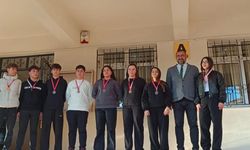 Başarılı sporcular müdür Demir ile bir araya geldi