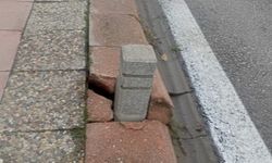 Aşınan taşlar ve eğilen dubalar cadde kullanımını zorlaştırıyor