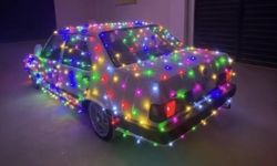 Eskişehir sokaklarında gezen yeni yıl aracı dikkat çekiyor!