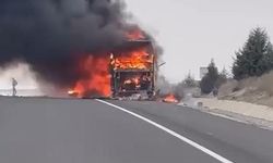 Eskişehir'de alev alan otobüsten son anda kurtuldular!