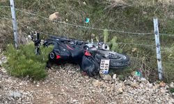 Kontrolden çıkan motosiklet köprüden uçtu