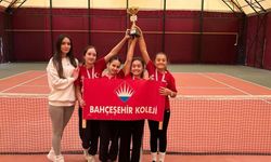 Kortta yıldız kızlar fırtınası esti