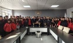 Kupaları toplayıp Müdür Faideci’ye götürdüler