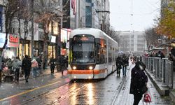 Eskişehir’de lapa lapa yağan kar kartpostallık görüntü oluşturdu!