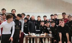 Soyunma odasında doğum günü sürprizi