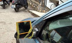 Sürücü kırılan aynasına çözümü böyle buldu!