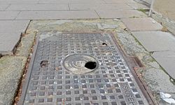 Eskişehir'de eski mazgal endişe yaratıyor!