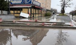 Eskişehir’de kırılan basamaklara şeritli önlem