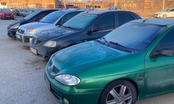 Eskişehir'de zorlu sabah: Araçlar buz tuttu!