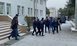 ‘Polisiz’ diyerek altınları aldılar, yakayı böyle ele verdiler!