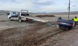 Afyon'da şarampole devrilen otomobilde 2 kişi yaralandı