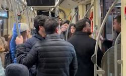 Eskişehir'de tramvay seferini durduran köpek kavgası!