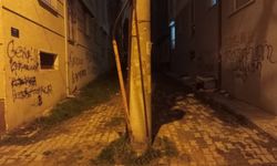 Eskişehir'de kaldırıma direk engeli!