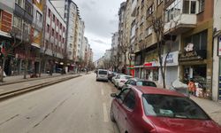 Eskişehir'de sürücüleri çileden çıkaran çift sıra park sorunu bitmiyor!