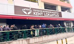 Eskişehir’de emekli ve öğrencinin tercihi: Kuyruk uzadıkça uzuyor!