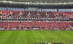 Eskişehirspor taraftarı 4 bin bayrakla görsel şov!