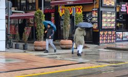 Sağanak yağış Eskişehir’de trafiği olumsuz etkiledi