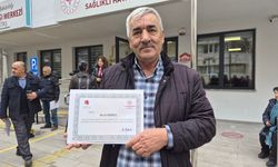 Eskişehir Valisi’nden sigara bırakan vatandaşa plaket!