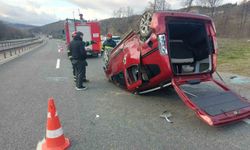 Bilecik'te takla atan otomobilde 4 kişi yaralandı!