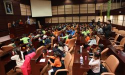 Eskişehir’in minik ziyaretçileri Belediye Meclisi’nde buluştu