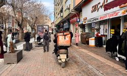 Eskişehir'de yasak hiçe sayılıyor: Yayalar tedirgin!