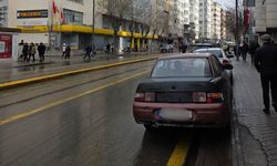 Eskişehir'de kaldırım işgali isyan ettirdi: Tepkiler büyüyor!