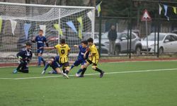 16 takım galibiyetle başladı