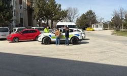 Eskişehir'de fren yerine gaza bastı, markete daldı!