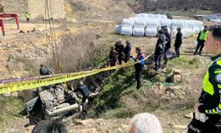 Kütahya'da ölümlü kaza: Çukura uçtular!