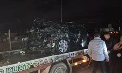 Eskişehir'de tırın altında kaldı, oto kurtarmada alev aldı