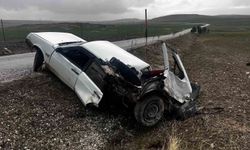 Afyon'daki kazada araç iki bölündü: Mucizevi kurtuluş!