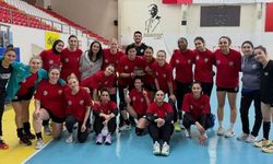 Başarılı hentbolcuya doğum günü sürprizi