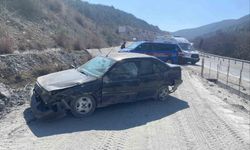 Bilecik'te lastiği patlayan otomobil takla attı!