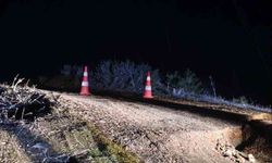 Bozüyük’te yoğun yağış sonrası köy yolu çöktü!