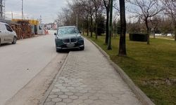 Eskişehir’de kaldırımlar araç parkına döndü!