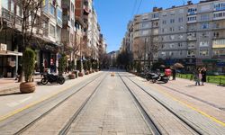 Eskişehir'in işlek caddesindeki sessizlik dikkat çekti!